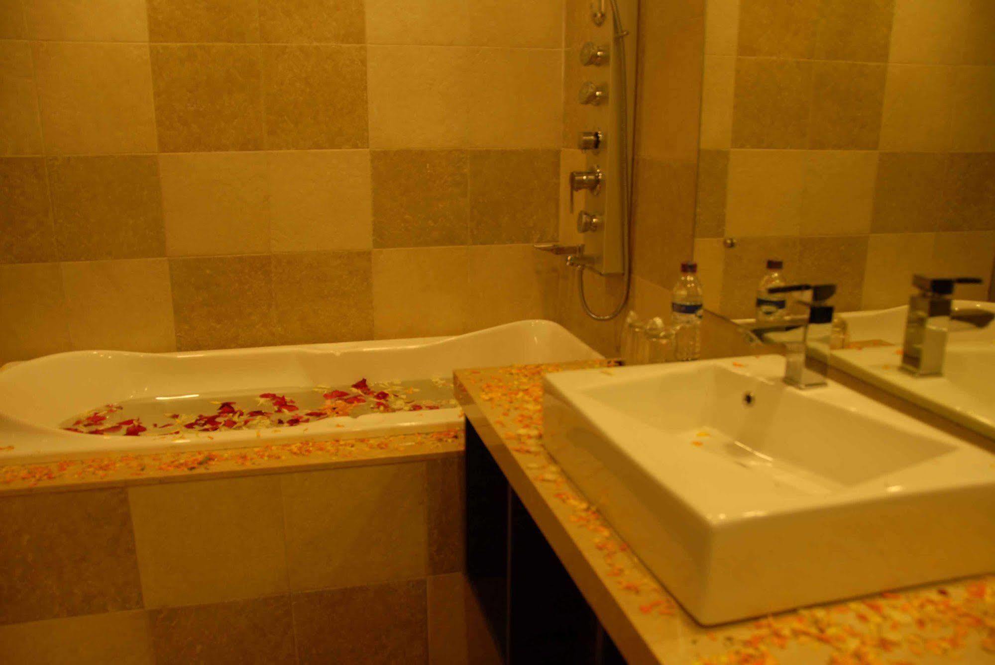 Silver Sands Beach Resort Daman Εξωτερικό φωτογραφία