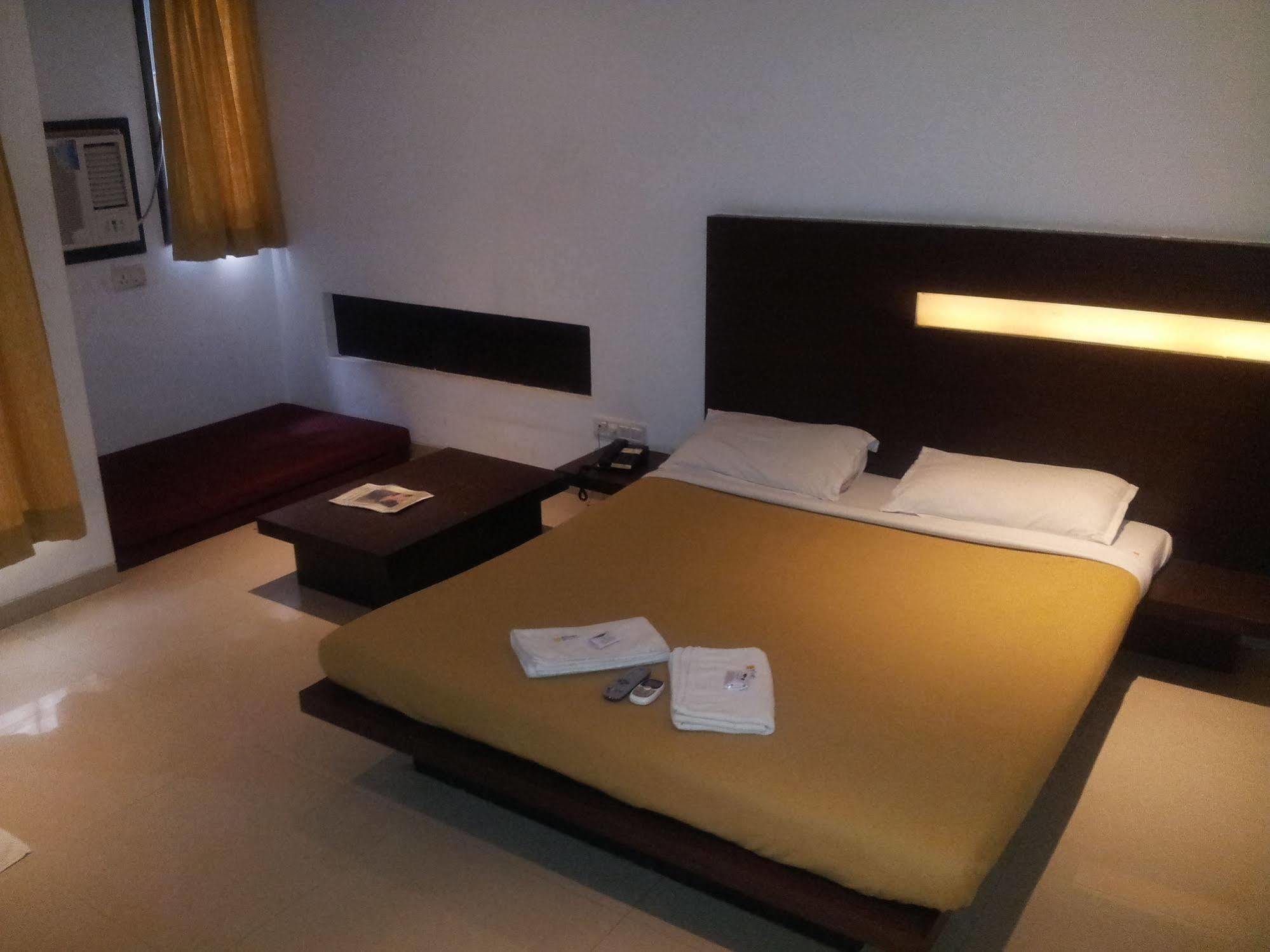 Silver Sands Beach Resort Daman Εξωτερικό φωτογραφία