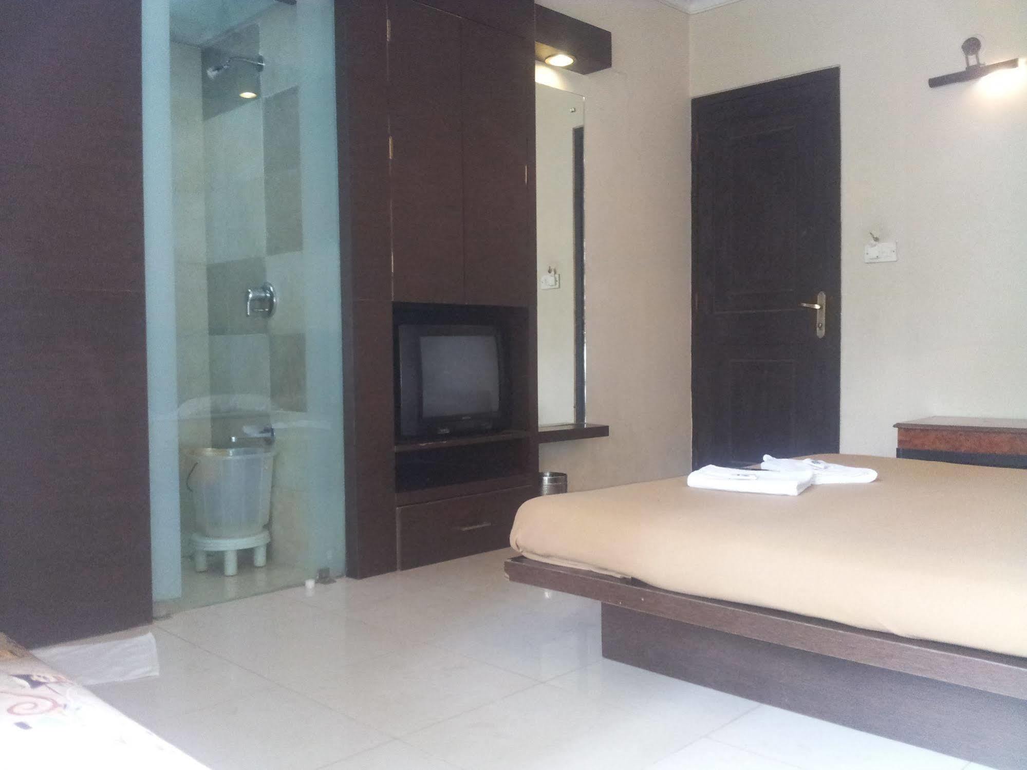 Silver Sands Beach Resort Daman Εξωτερικό φωτογραφία